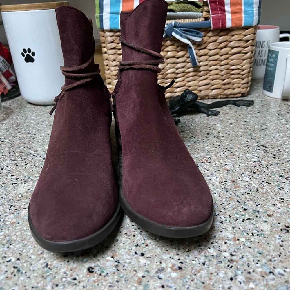 Sorel Women's Burgundy Suede Ankle Booties
